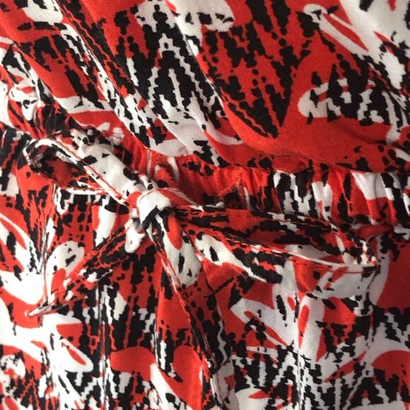 Banana Republic Shorts Romper Faux Wrap Red and Black Floral size Small - Picture 10 of 16